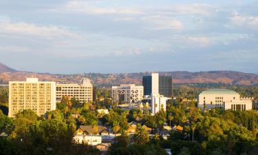 Hotel dengan parkir di Rubidoux