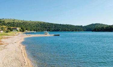 Hotel con parcheggio a Jadrtovac