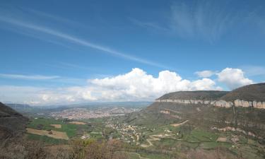 فنادق مع موقف سيارات في Saint-Georges-de-Luzençon