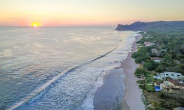 Hoteles de playa en Tola