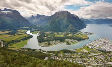 Parkolóval rendelkező hotelek Veblungsnes városában