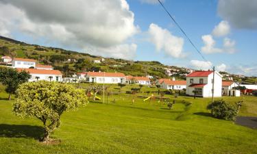 Viesnīcas ar autostāvvietu pilsētā Lajes das Flores