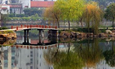 Hotels with Parking in Nantong