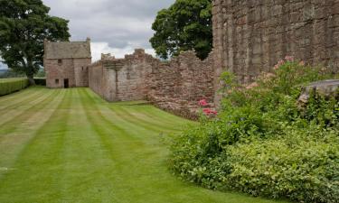 Hotels with Parking in Edzell