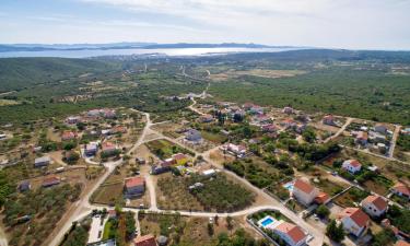 Hoteles con parking en Debeljak