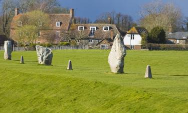 Hoteles con estacionamiento en Avebury