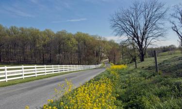 Hotels with Parking in Meadville