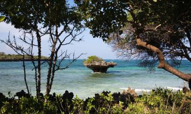 Hotels with Parking in Chale Island