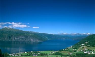 Hotels with Parking in Innvik