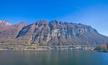 Hotels with Parking in Riva San Vitale