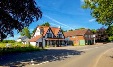 Hotels with Parking in Lyneham
