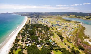 Hoteles con estacionamiento en Matarangi