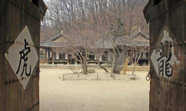 Hotels with Parking in Suwon