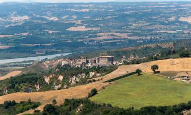 Hotels with Pools in Fabro