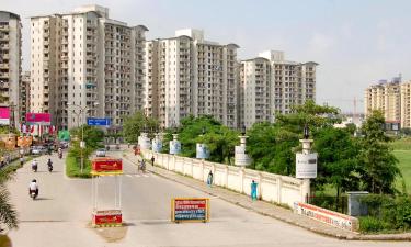 Hotel dengan parkir di Indirapuram