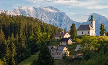 Hotels with Parking in Smoljanac