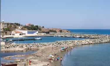 Hotel dengan parkir di Kato Pyrgos