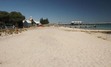 Hotels with Parking in Mindarie