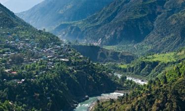Hotels with Parking in Chamba