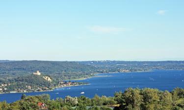 Hotell med parkering i Nebbiuno