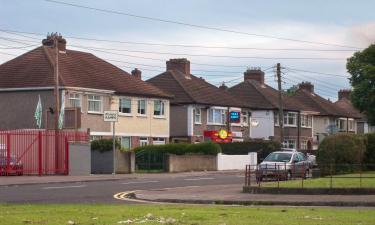 Hoteles con estacionamiento en Artane