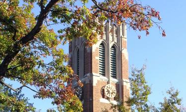 Hoteles con parking en East Lansing