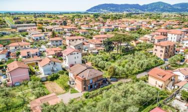 Hotel con parcheggio a Luni