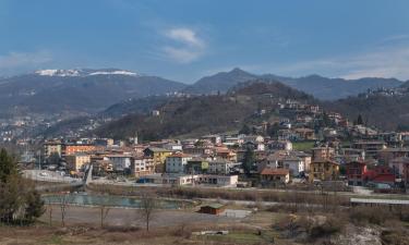 Hoteles con parking en SantʼOmobono Imagna