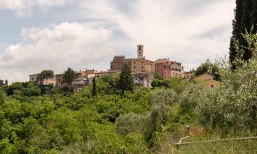 Hotels with Parking in Montecastello