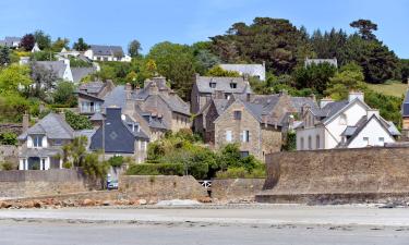 Cottages in Saint-Michel-en-Grève