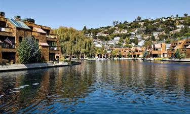 Hotels with Parking in Tiburon