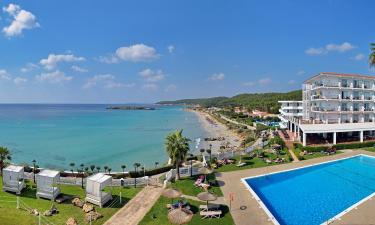 Hotels with Pools in Santo Tomás