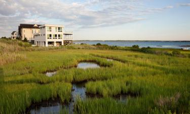 Hotels with Pools in Riverhead