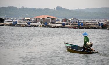 Hoteles con estacionamiento en Purwakarta