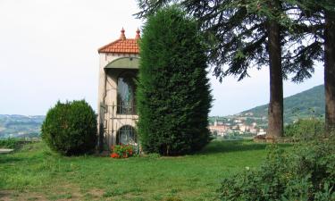 Viešbučiai su vietomis automobiliams mieste Brullioles