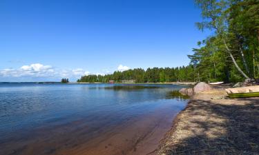 Hotell med parkering i Tuuski