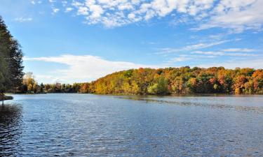 Hotel dengan Parking di Elkhart Lake