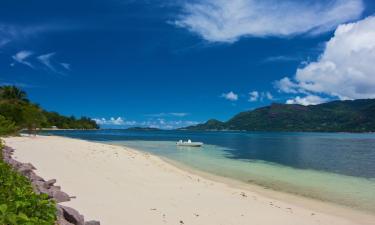 Mga Hotel na may Parking sa Cerf Island