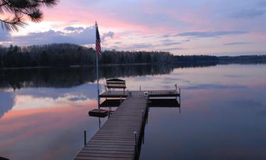 Hotell med parkering i Oconomowoc