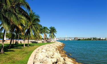 Hoteles con estacionamiento en North Miami