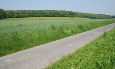 โรงแรมที่มีที่จอดรถในSaint-Aubin-de-Bonneval