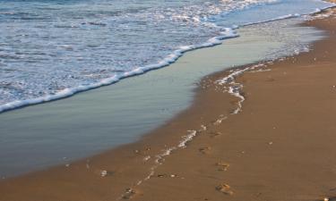 Hoteles con estacionamiento en Almiros Beach