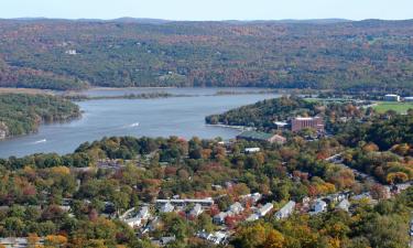 Hotels with Parking in Fort Montgomery