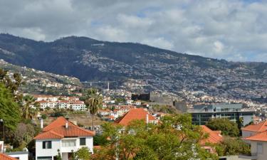 Hotels with Parking in São Pedro