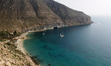 Hoteles que aceptan mascotas en Agua Amarga