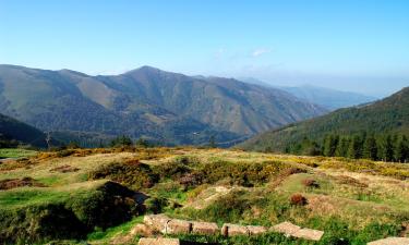 Hotels amb aparcament a Lombrès