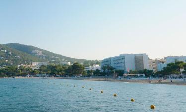 Hotels with Parking in Cala Llenya