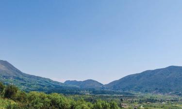 Παραθεριστικές κατοικίες σε Lovorno