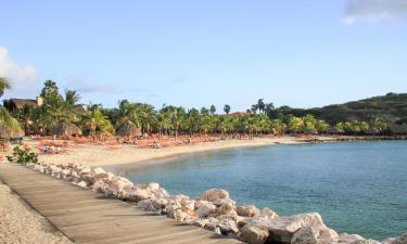 Hotel con piscina a Kunuku Abou