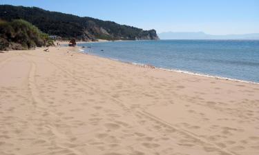 Boenden vid stranden i Marathias